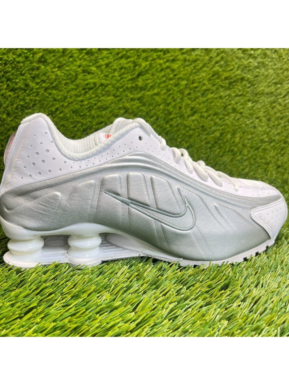 Nike Shox R4 Womens Size 8 White Metallic Silver Running Walking Shoes Sneakers